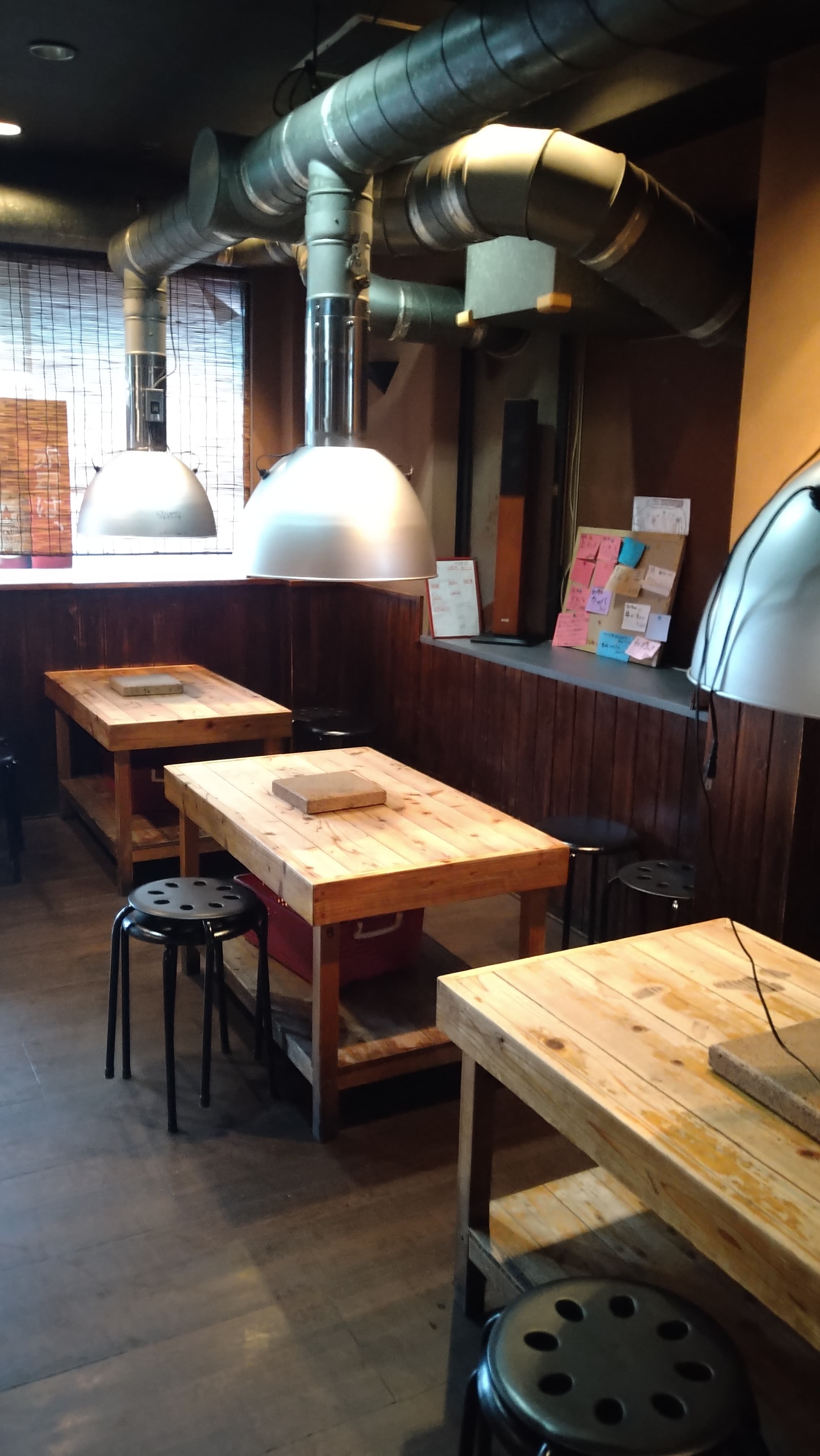 昭和レトロな雰囲気の店内